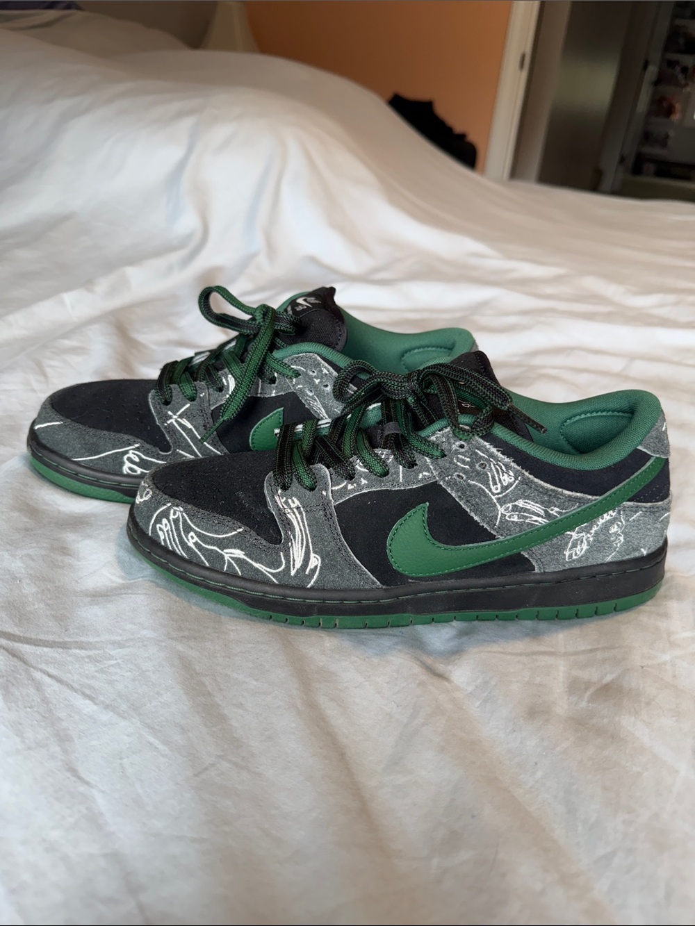 Nike SB Dunk Low There Skateboards HF7743-001 Size 8